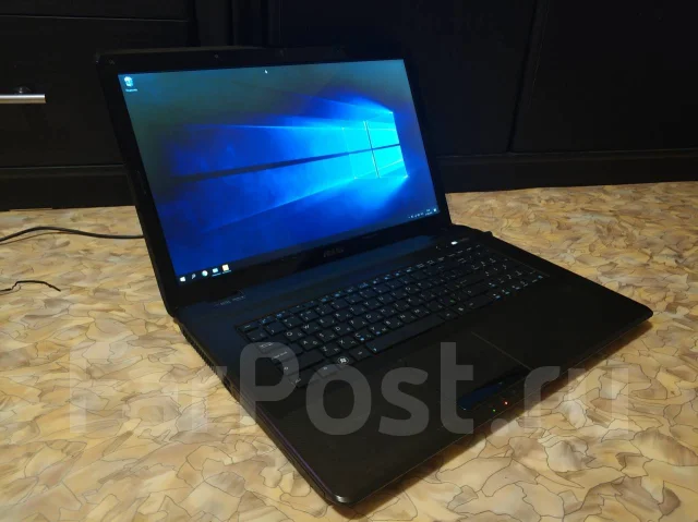 Asus K72Dy. 17.3", 2����, ��� 6 ��, ���� 250���, Bluetooth: 1, ����������� �� 1��. ����
