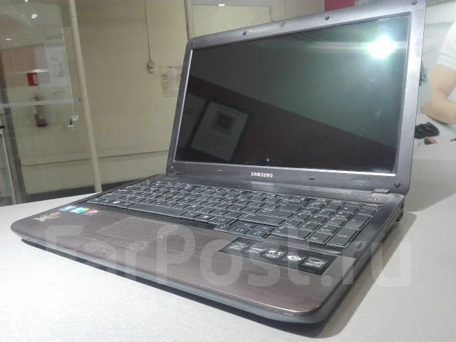 Samsung R540. 15.6", 2,4����, ��� 4 ��, ���� 250���, WiFi: 1 ����