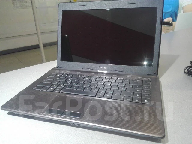 Asus X54H. 15.6", 1 600����, ��� 2048 ��, ���� 320���, WiFi: 1 ����