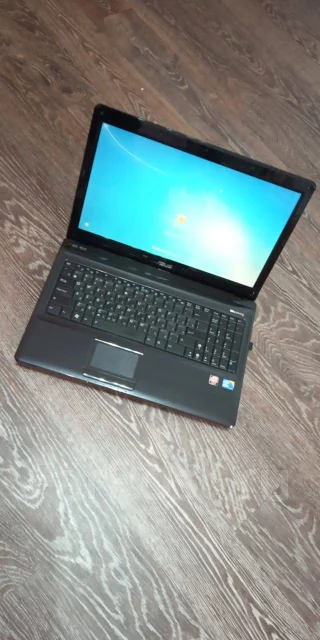 Asus A52JE. 15.6", 2,4����, ��� 4 ��, ���� 320���, WiFi: 1, ����������� �� 1��. ����