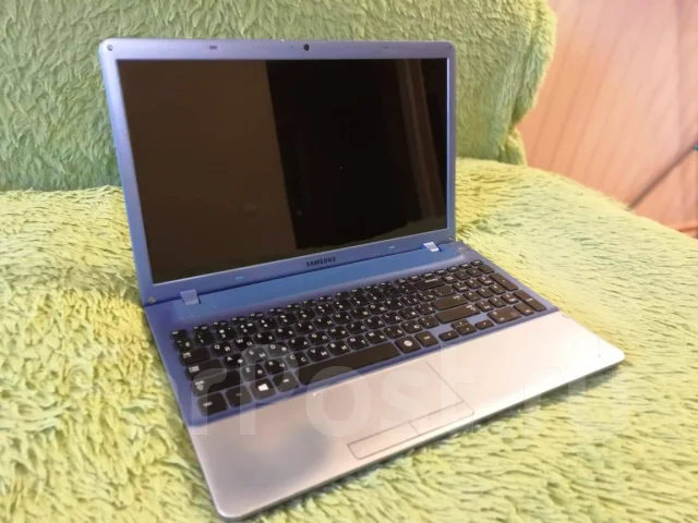 Samsung 355V5C. 15.6", 1,9����, ��� 8 ��, ���� 1 024���, WiFi: 1, Bluetooth: 1, ����������� �� 6��. ����