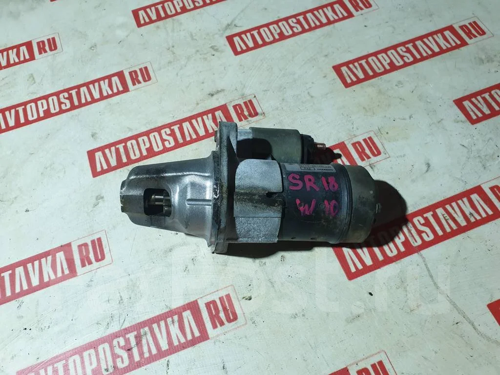 Где находится стартер на ниссан рнесса