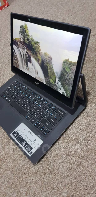 Acer Aspire R7. 13.3", 2,2����, ��� 4 ��, ���� 256���, WiFi: 1, Bluetooth: 1, ����������� �� 4��. ����