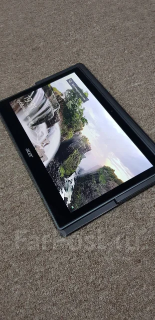 Acer Aspire R7. 13.3", 2,2����, ��� 4 ��, ���� 256���, WiFi: 1, Bluetooth: 1, ����������� �� 4��. ����