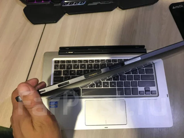 Asus Transformer Book TX300CA. 13.3", ��� 4 ��, WiFi: 1, Bluetooth: 1 ����
