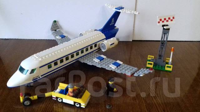 Конструктор LEGO DUPLO Town Самолет и аэропорт