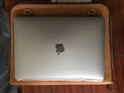 Apple MacBook Air 13 2018 MRE92. 13", 1,6����, ��� 8 ��, ���� 256���, ����������� �� 8��. ����