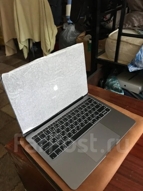 Apple MacBook Air 13 2018 MRE92. 13", 1,6����, ��� 8 ��, ���� 256���, ����������� �� 8��. ����
