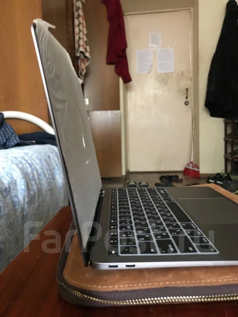 Apple MacBook Air 13 2018 MRE92. 13", 1,6����, ��� 8 ��, ���� 256���, ����������� �� 8��. ����