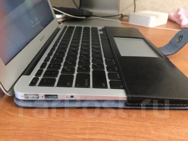 Apple MacBook Air 11 2010 Late. 11", 1,4����, ��� 2048 ��, ���� 160���, WiFi: 1, Bluetooth: 1, ����������� �� 10��. ����