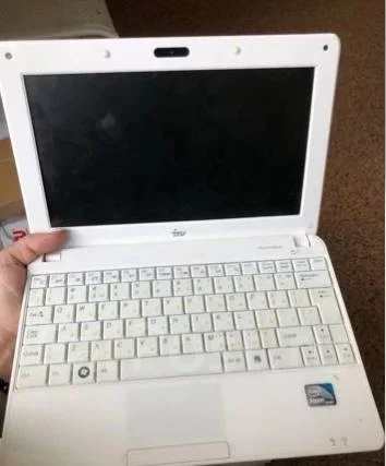 iRu Intro 106. WiFi: 1, Bluetooth: 1 ����