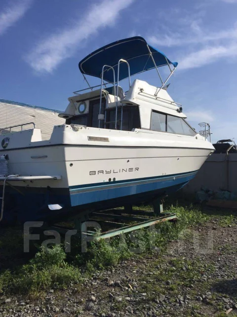 Bayliner. 1990 ���, ����� 8��., ��������� ������������, 220��.�., ������ ����