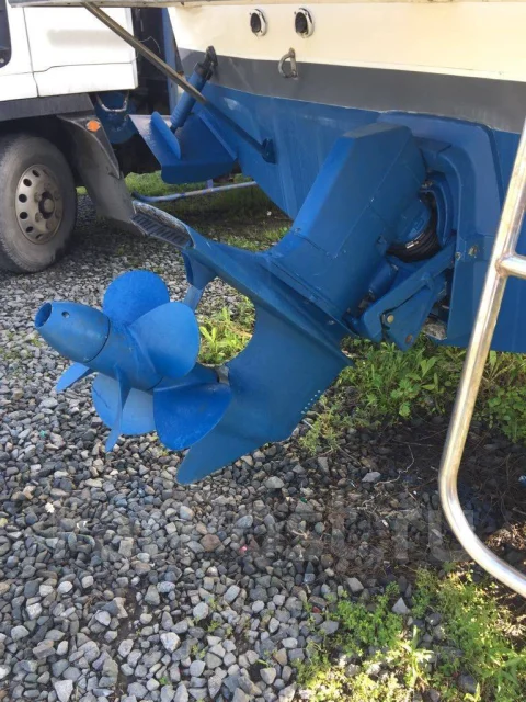 Bayliner. 1990 ���, ����� 8��., ��������� ������������, 220��.�., ������ ����