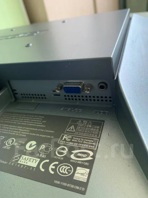 Asus. 17" ����