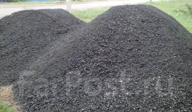 Асфальтная крошка камаз. Асфальтная крошка камаз. Асфальтная крошка. Асфальт крошка. Песчанка крошка асфальтная.