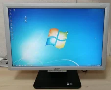 Acer. 24" ����