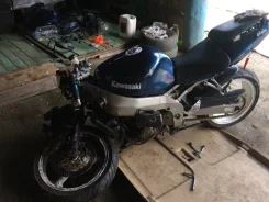 Kawasaki Ninja ZX-9R ����