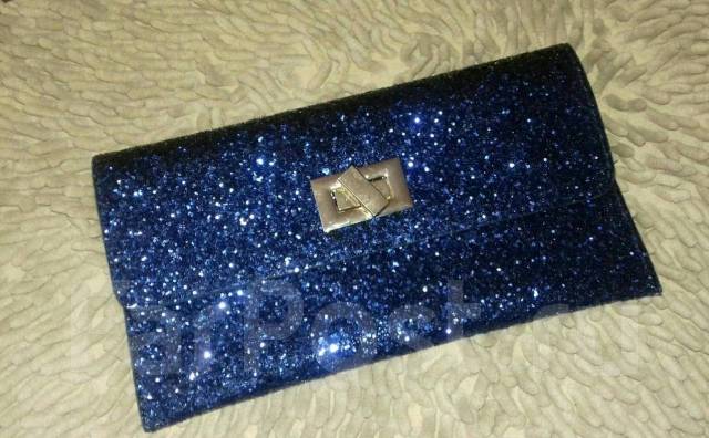 Estee 2025 lauder clutch