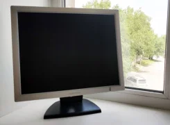 Samsung. 17" ����