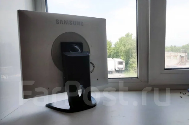 Samsung. 17" ����