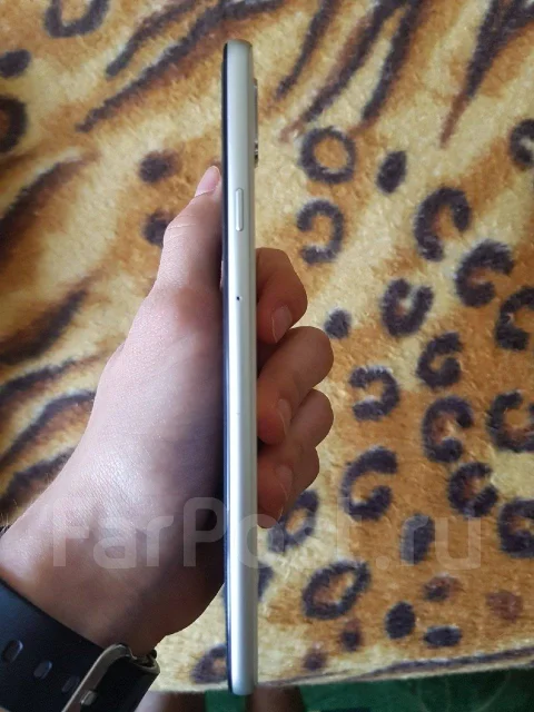 Samsung Galaxy A8s. �/�, �����, 3G, 4G LTE, Dual-SIM, ����������, NFC ����