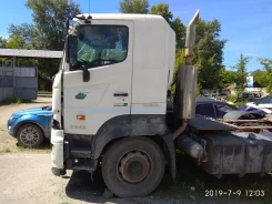 Hino 700 ����