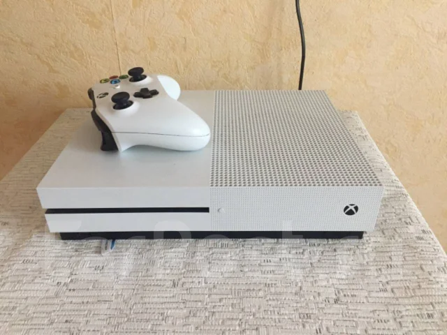 Microsoft Xbox One S ����