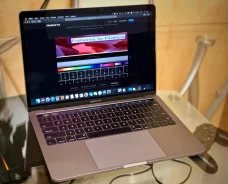 Apple MacBook ����