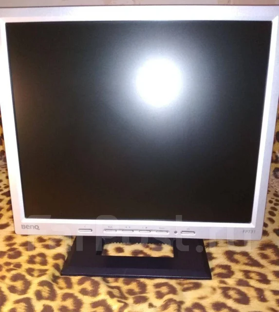 BenQ. 17" ����