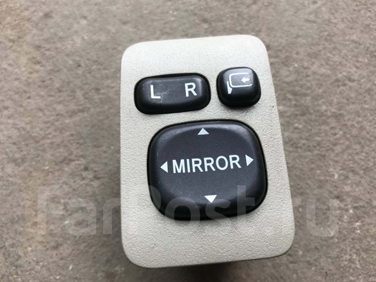 Кнопка на зеркале