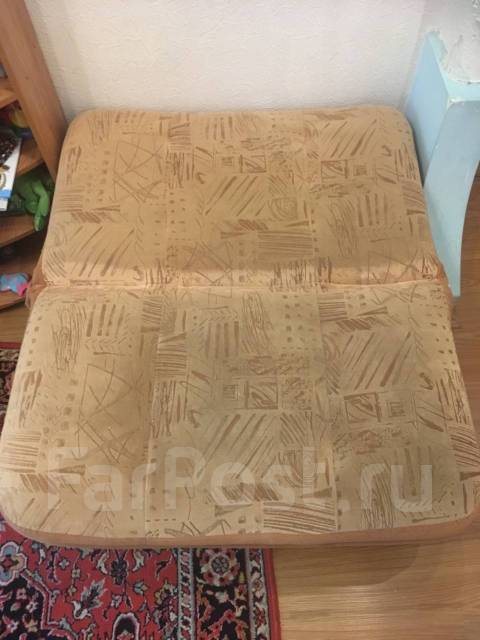 Кресло-кровать раздвижное, б/у, в наличии. Цена: 1 500₽ во Владивостоке