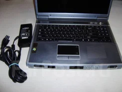 Roverbook Nautilus W551WH. 17", 1,9����, ��� 2048 ��, ���� 160���, WiFi: 1, Bluetooth: 1, ����������� �� 1��. ����