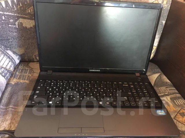Samsung 300E5C. 15.6", ��� 6 ��, ���� 750���, WiFi: 1, Bluetooth: 1, ����������� �� 1 000��. ����