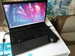 Samsung 300E5C. 15.6", ��� 6 ��, ���� 750���, WiFi, Bluetooth, ����������� �� 1 000��. ����