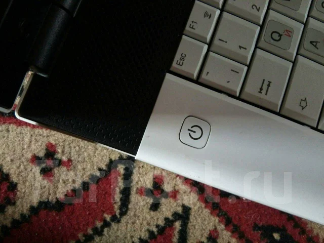 Fujitsu Amilo Pa 3553. WiFi: 1, Bluetooth: 1 ����