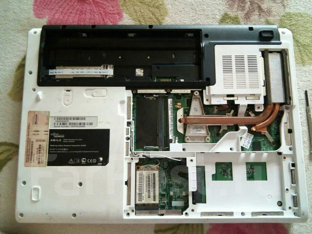 Fujitsu Amilo Pa 3553. WiFi: 1, Bluetooth: 1 ����