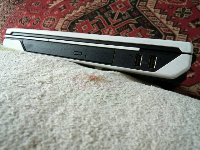 Fujitsu Amilo Pa 3553. WiFi: 1, Bluetooth: 1 ����
