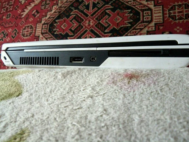 Fujitsu Amilo Pa 3553. WiFi: 1, Bluetooth: 1 ����