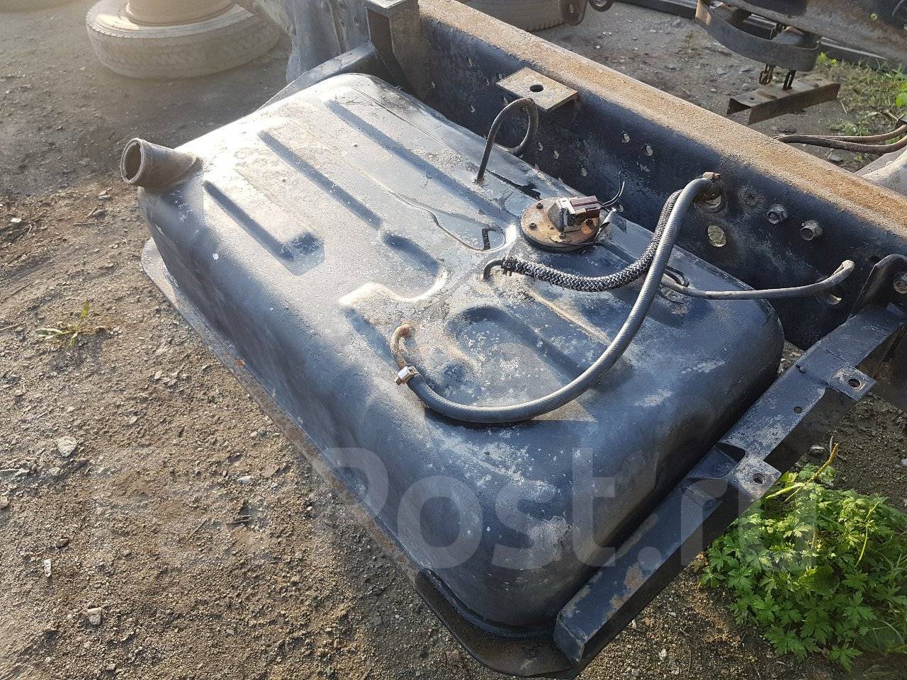 Топливный бак мицубиси фусо кантер. Бак митсубиси фусо. Бак митсубиси фусо. Топливный бак фусо кантер 100 л. Бак митсубиси кантер 100 литров.