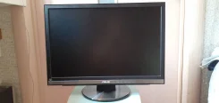 Asus. 22", ���������� �� (LCD)