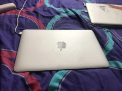 Apple MacBook Air 11 2011 Mid MC968. 11.6", 1,6����, ��� 2048 ��, ���� 64���, WiFi, Bluetooth, ����������� �� 3��. ����