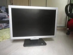 Acer. 24" ����