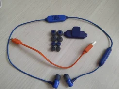 JBL E25BT ����