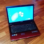 Samsung R780. 17.3", 2,4����, ��� 4 ��, ���� 500���, WiFi: 1, Bluetooth: 1 ����