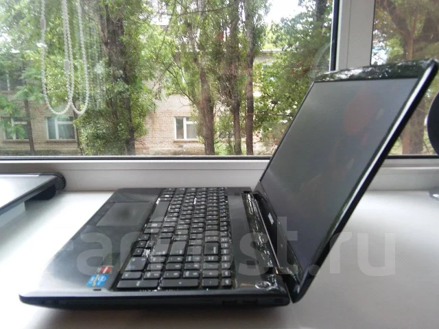 Samsung 350E5C. 15.6", 3,4����, ��� 8 ��, ���� 628���, WiFi: 1, Bluetooth: 1, ����������� �� 3��. ����
