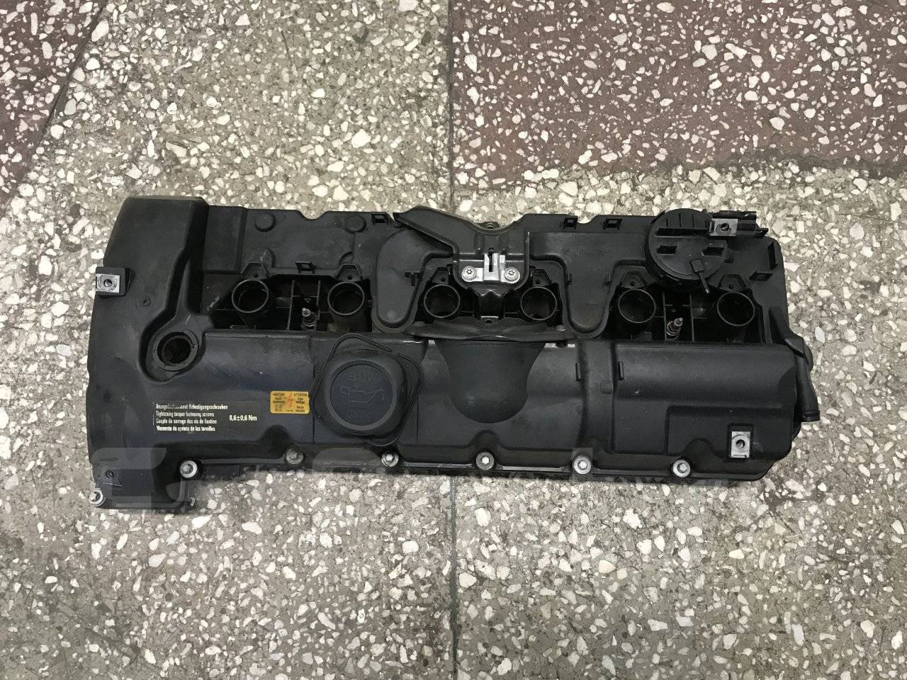 Bmw n45 клапанная крышка. Клапанная крышка n52b25. Алюминиевая крышка клапанов bmw n52. Клапанная крышка бмв е92. Elring 477270 крышка клапанная.