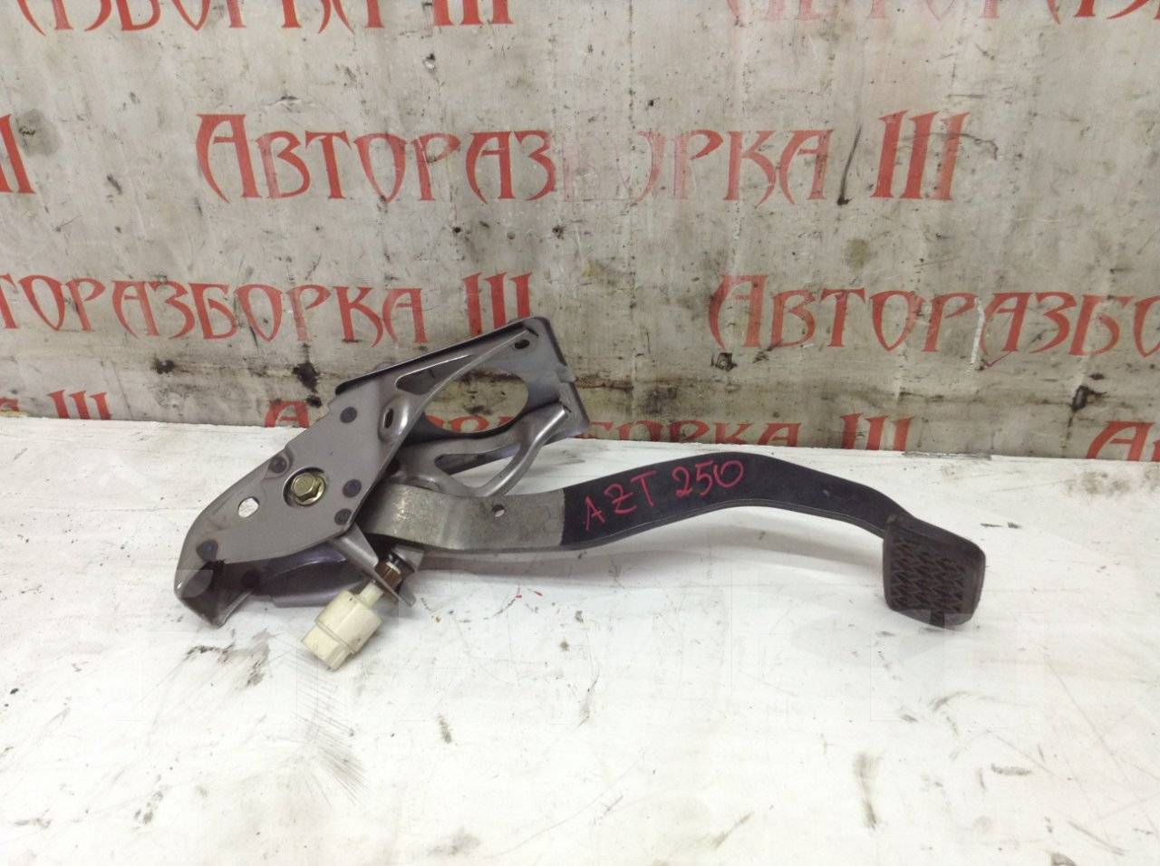 Тойота авенсис проваливается педаль тормоза - 97 фото