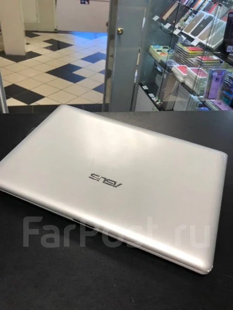 Asus Eee PC 1015BX. 1,7����, ��� 2048 ��, ���� 320���, WiFi: 1, Bluetooth: 1, ����������� �� 2��. ����