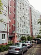 1-комнатная, улица Надибаидзе 11 во Владивостоке 1-комнатная, улица Надибаидзе 11. Чуркин, агентство, 36,0 кв. м. Дом снаружи
