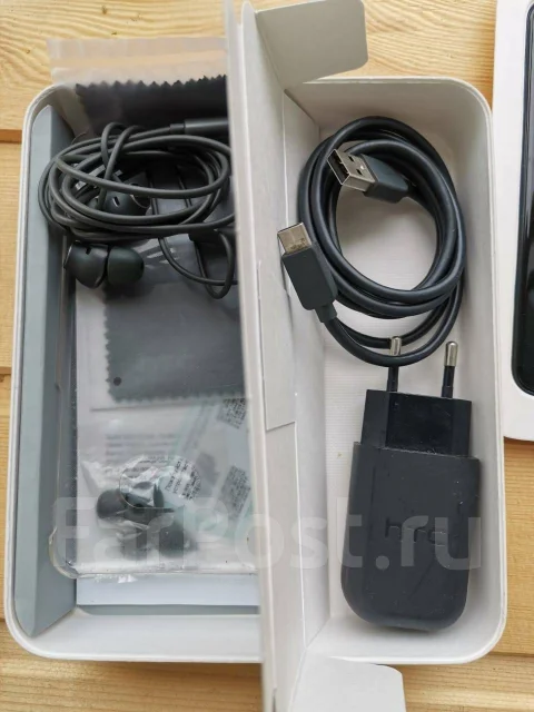 HTC U Play. �/�, �����, Dual-SIM ����